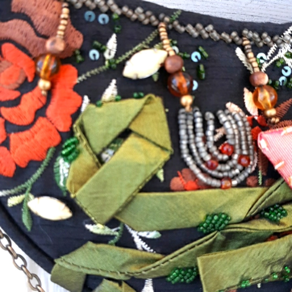 EUC VTG MARY FRANCES SMALL CRESCENT CROSSBODY BAG - Picture 5 of 15